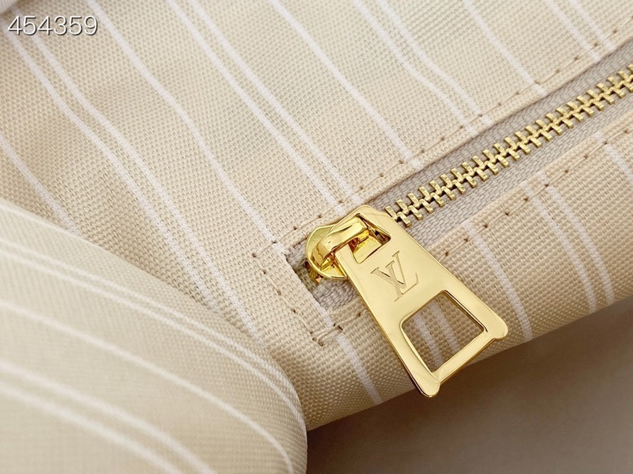 Louis Vuitton OnTheGo GM Bag 42cm Monogram Canvas Spring/Summer Collection M57640 Mist