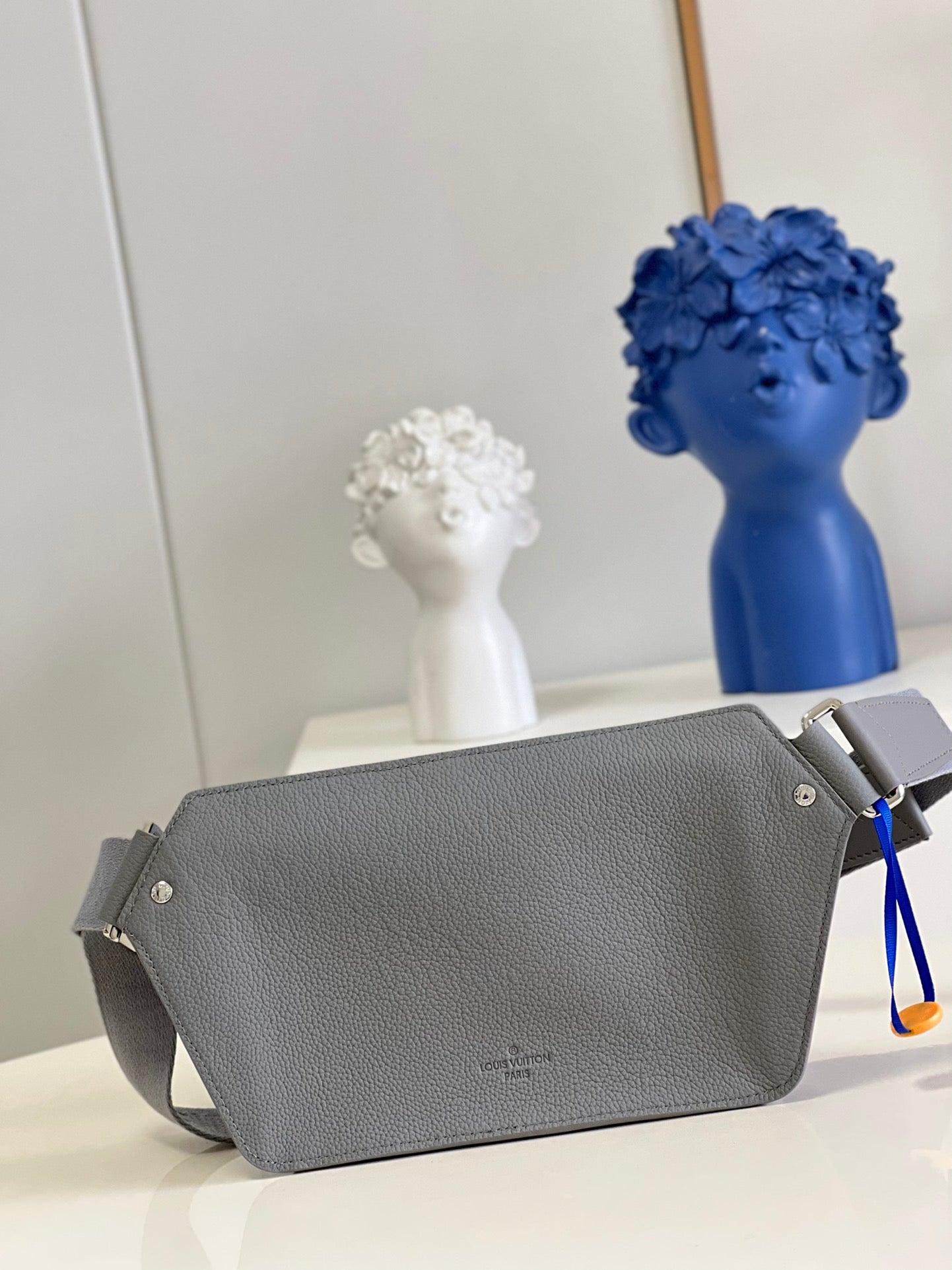 Louis Vuitton Aerogram Slingbag Grey For Men, Men’s Bags 30cm LV M59625