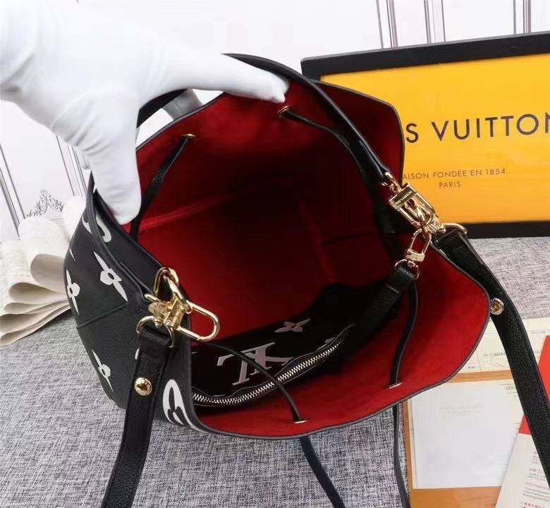 Louis Vuitton NeoNoe Bag 26cm Oversized Monogram Cowhide Leather Canvas Fall/Winter Collection M56889 Noir