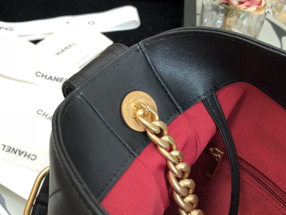 Chanel Co-Co Shoulder Bag With Gold Hardware Chain 29cm Black