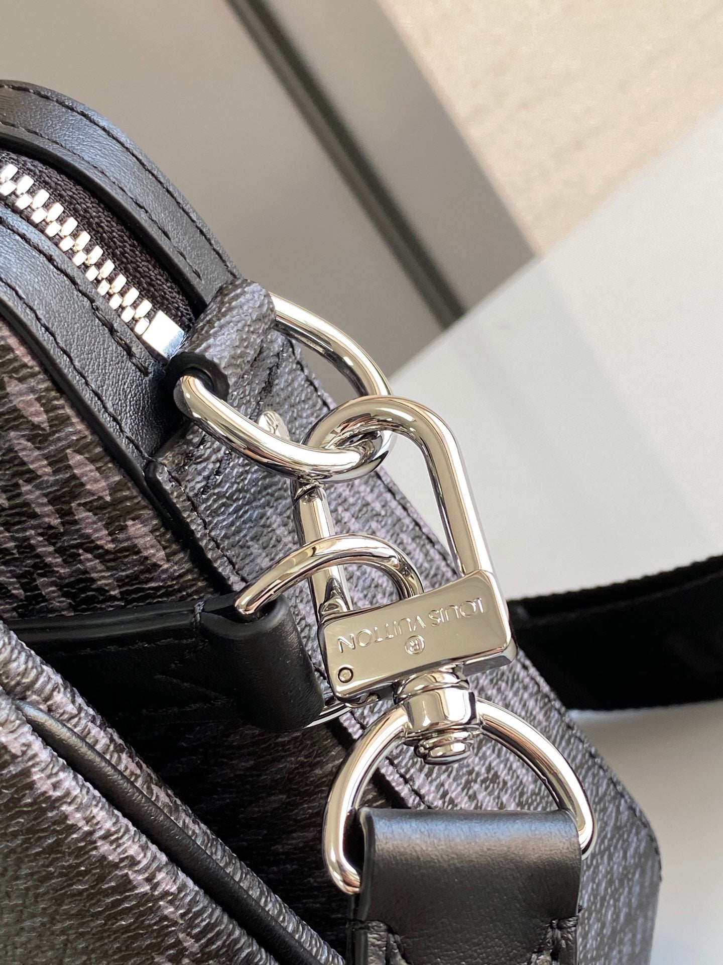 Louis Vuitton Trio Messenger 25cm