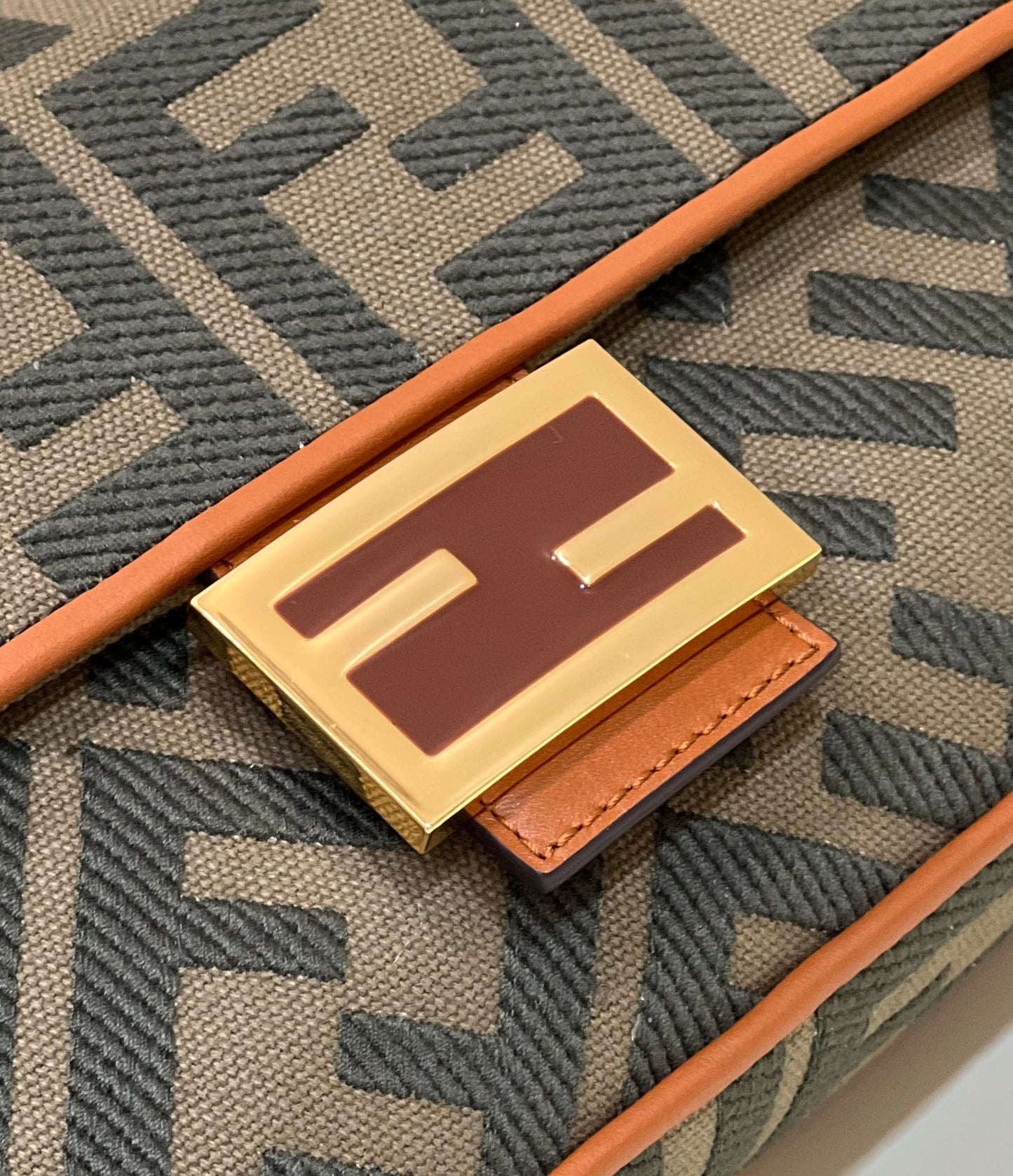 Fendi Baguette Midi 27cm Brown