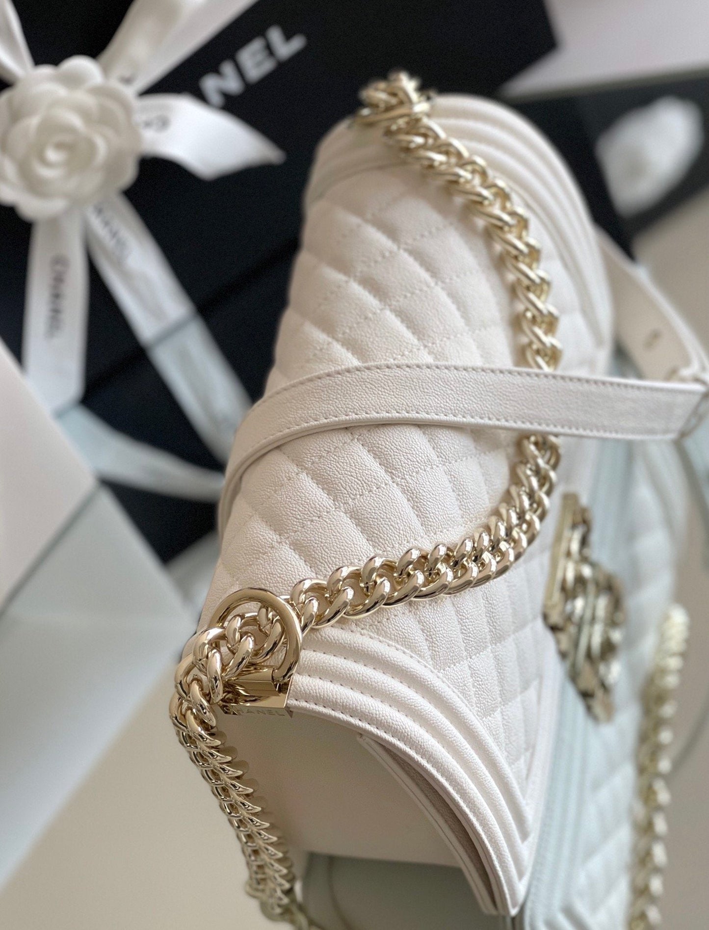 Chanel Medium Classic Flapbag 25cm White