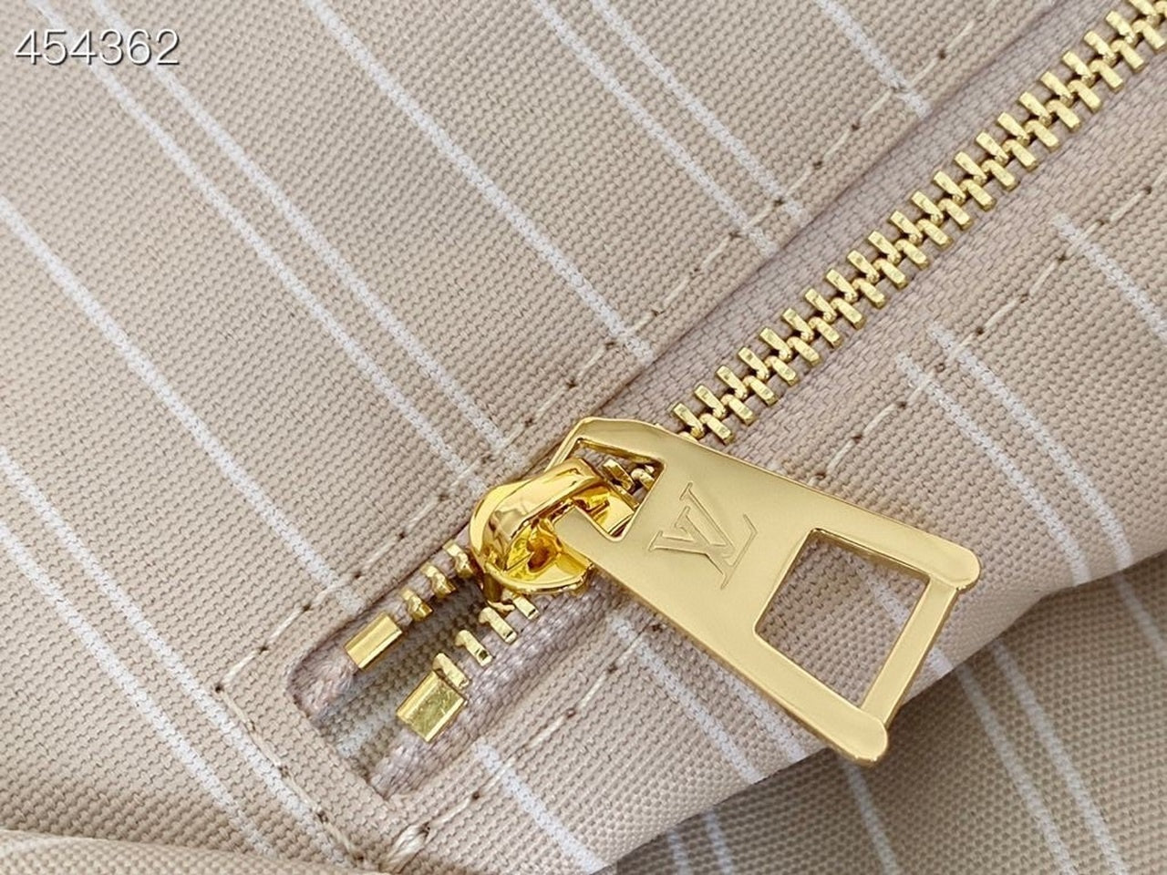 Louis Vuitton OnTheGo GM Bag 25cm Monogram Canvas Spring/Summer Collection M57639 Light Blue