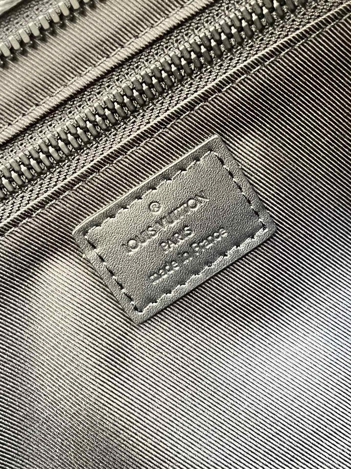 Louis Vuitton Sac Plat Horizontal Zippe 39cm