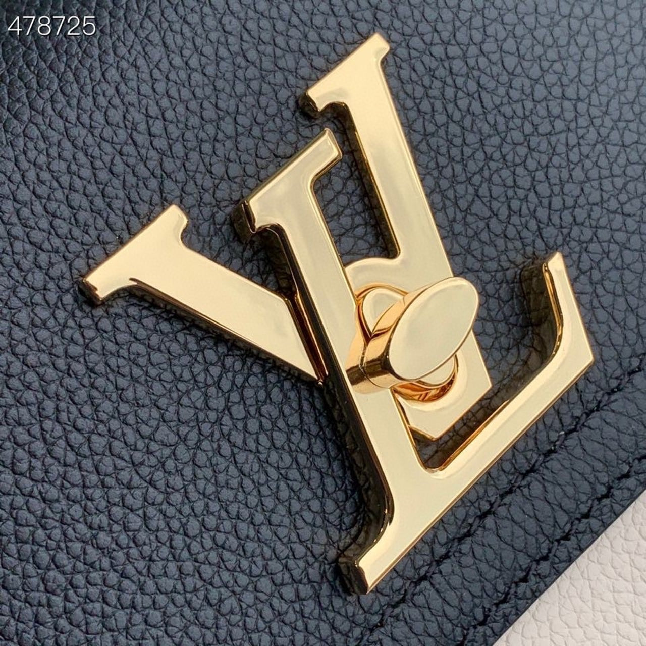 Louis Vuitton Lock Me Tender Bag 20cm Grained Calfskin Leather Spring/Summer Collection M58555, Black