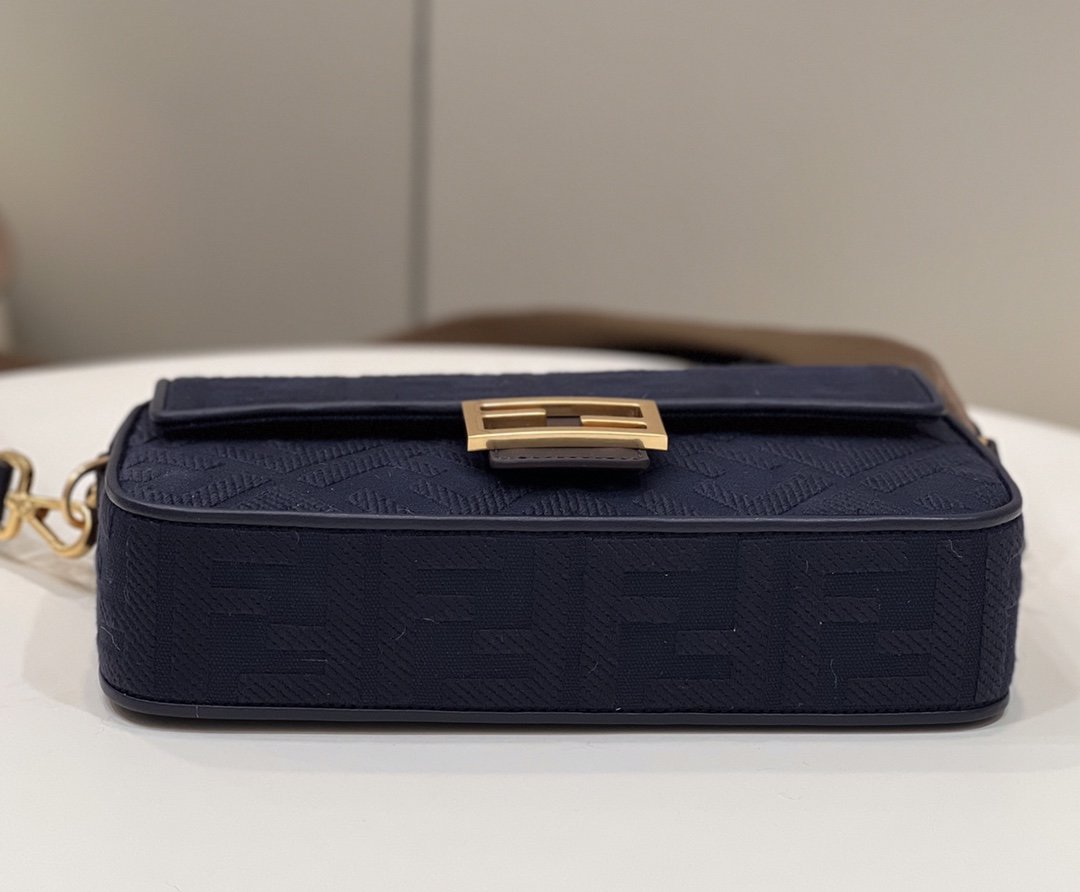 Fendi Baguette Midi 27cm Blue