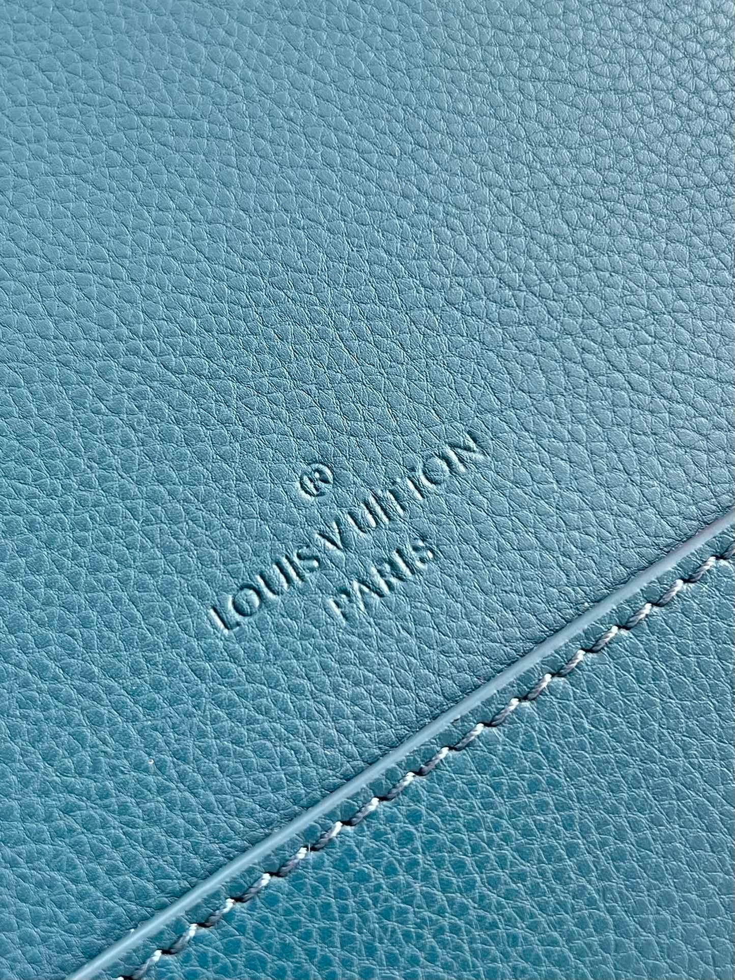 Louis Vuitton M59327 New Messenger 28cm