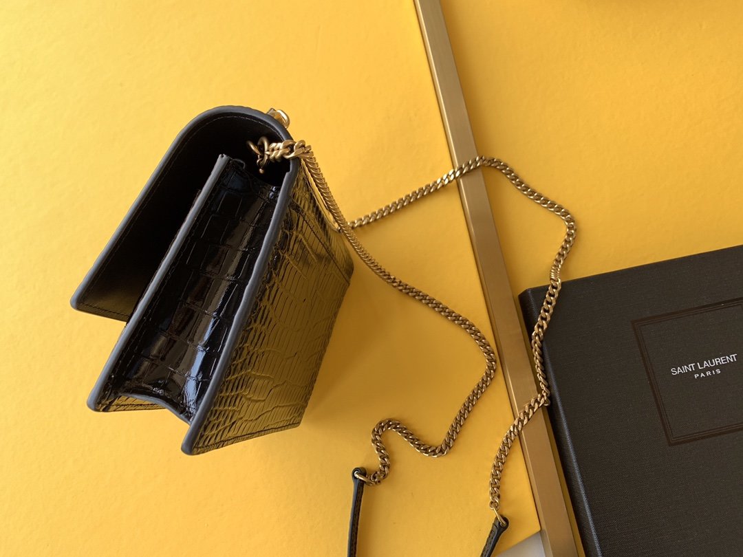 Saint Laurent Sunset Chain Bag With Gold Hardware 19cm
