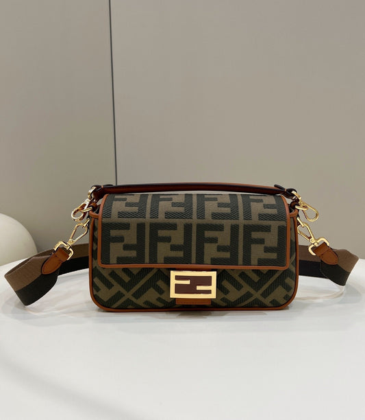 Fendi Baguette Midi 27cm Brown