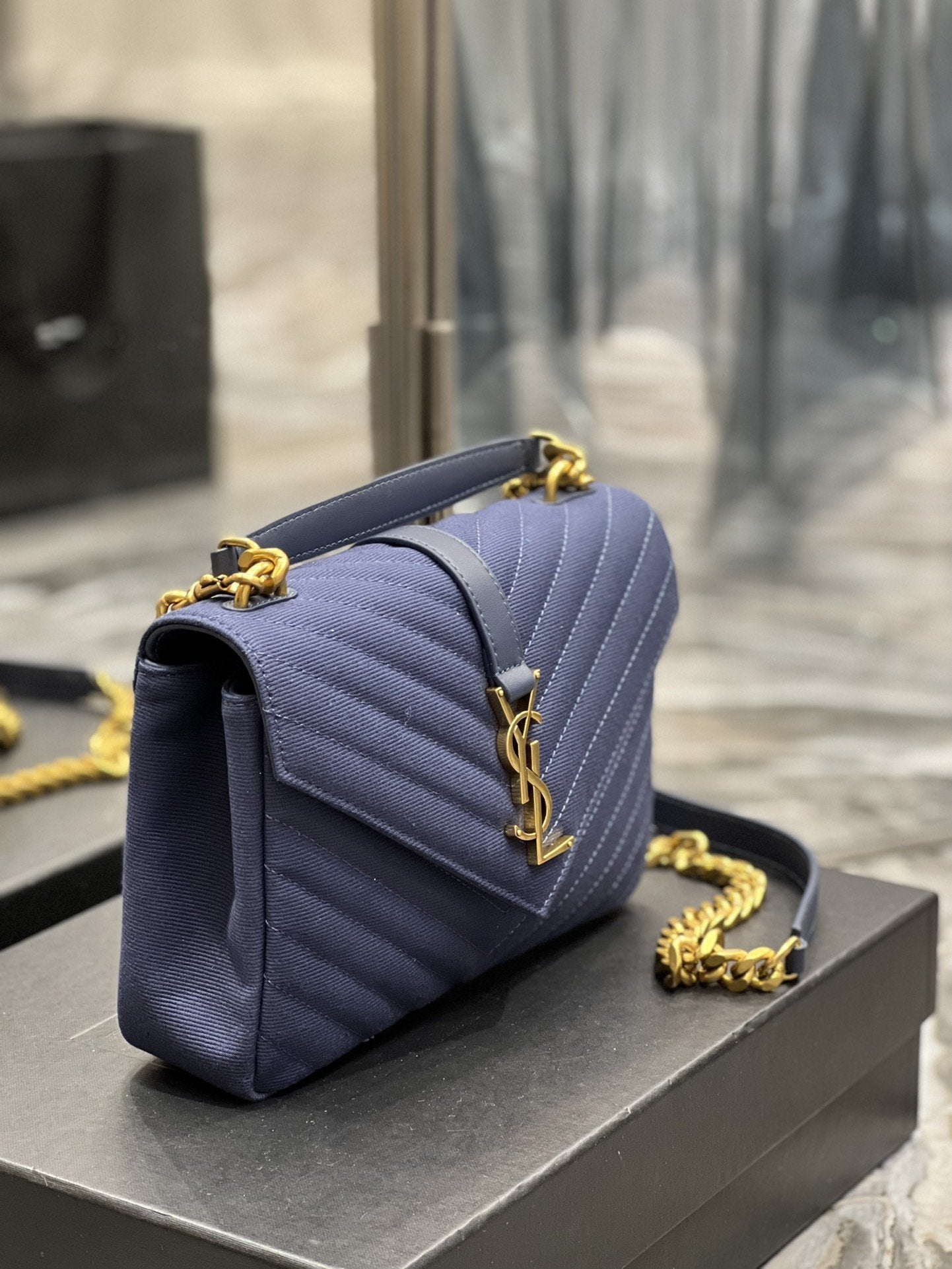 Saint Laurent Envelope Medium Bag 24cm