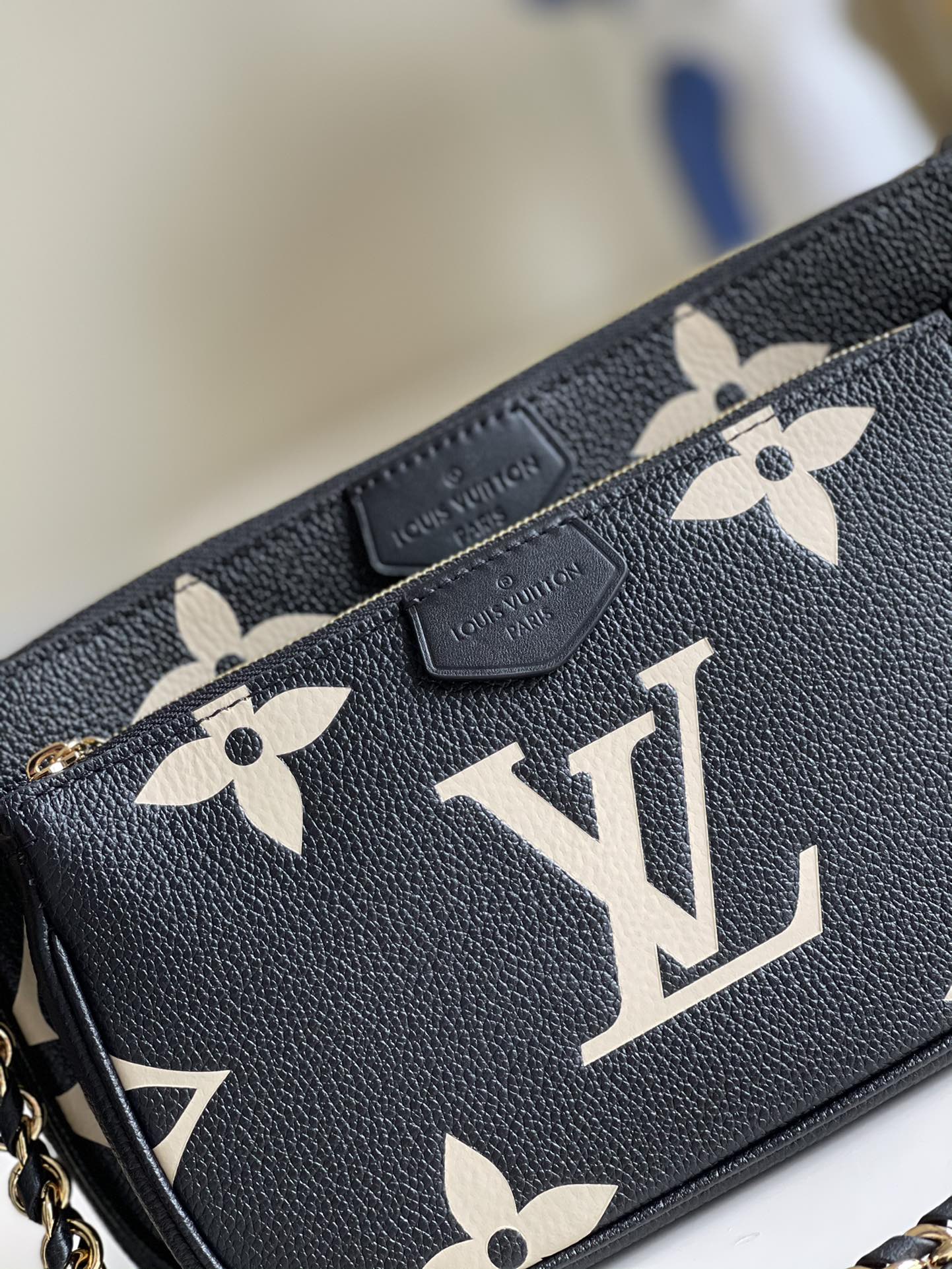 Louis Vuitton Multi Pochette Crossbody Bags 24cm Black