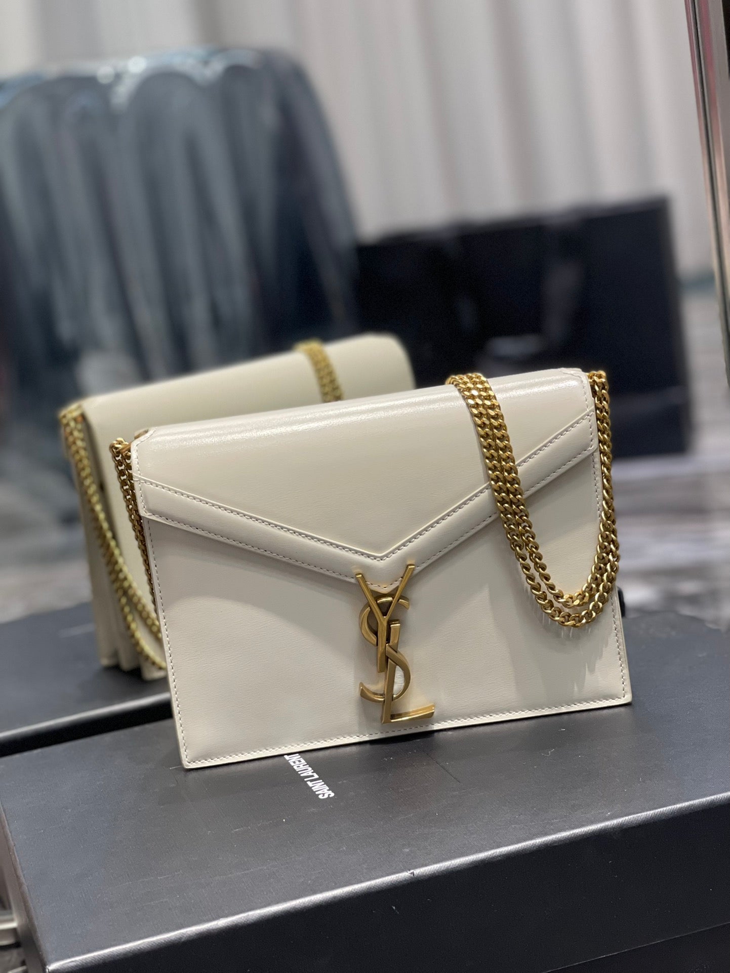 Saint Laurent Cassandra Medium Chain Bag In Grain De Poudre Embossed 22cm White