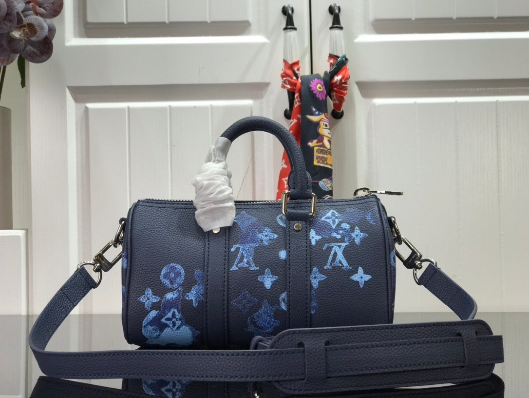 Louis Vuitton Monogram 20cm Black