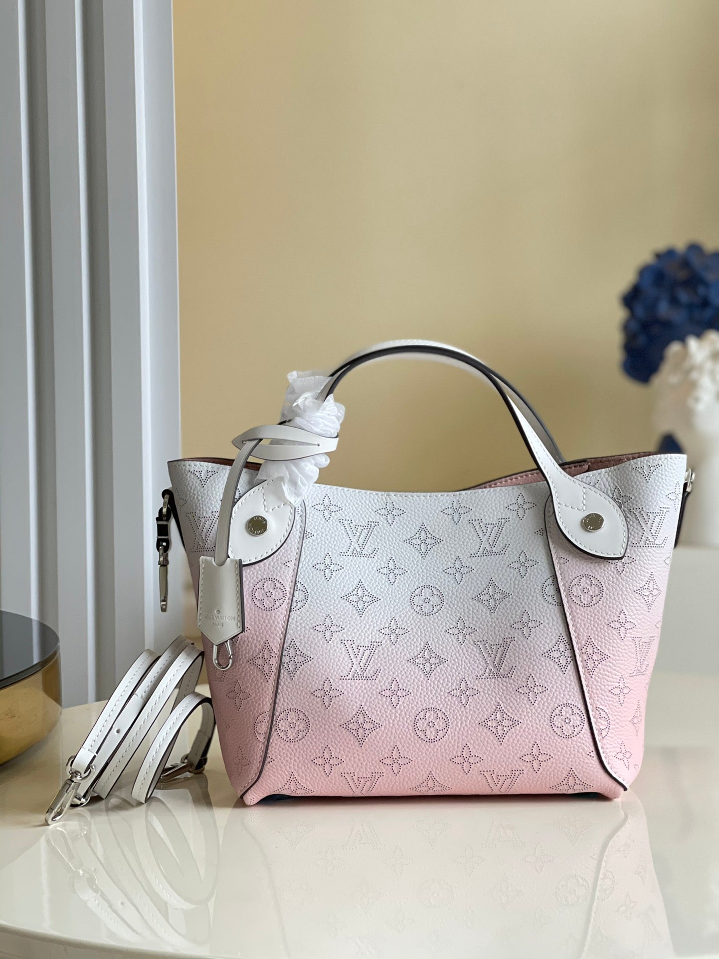 Louis Vuitton Handle Bags 23cm White-Pink