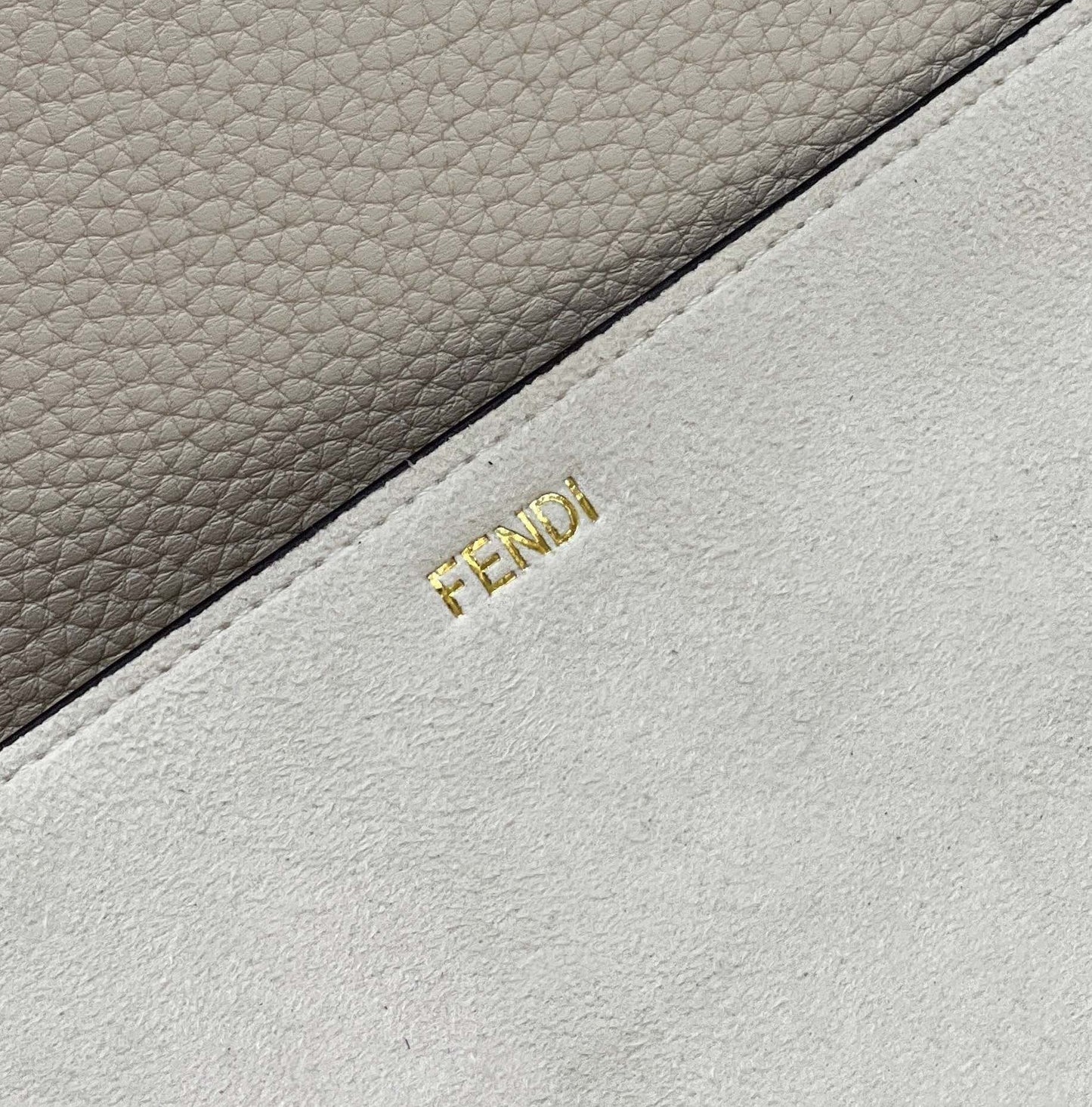 Fendi Peekaboo Iseeu Medium 33cm
