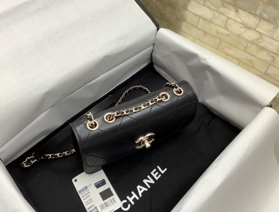 Chanel Flap Bag Mini 19cm Black