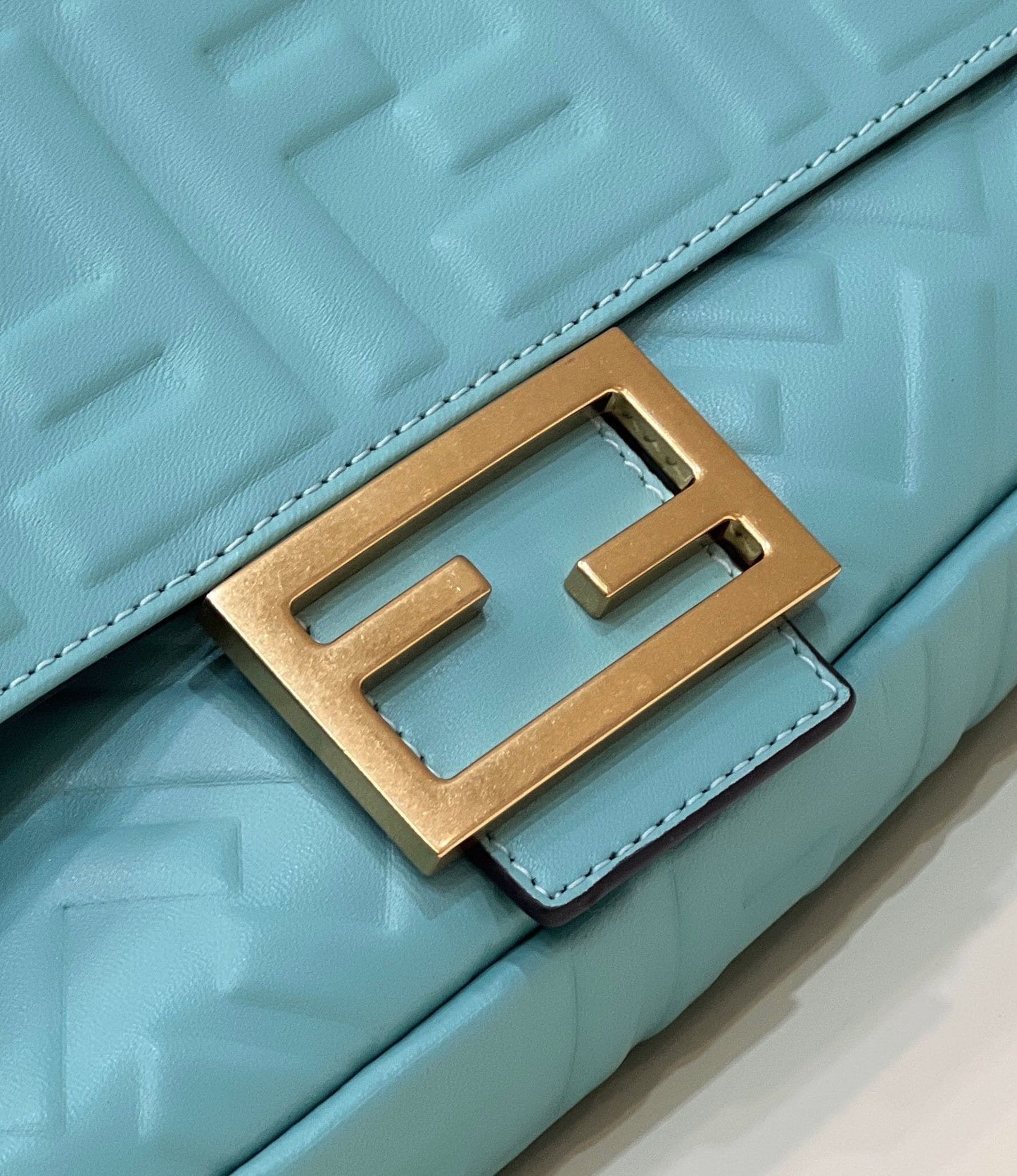 Fendi Baguette Midi 27cm Light Blue