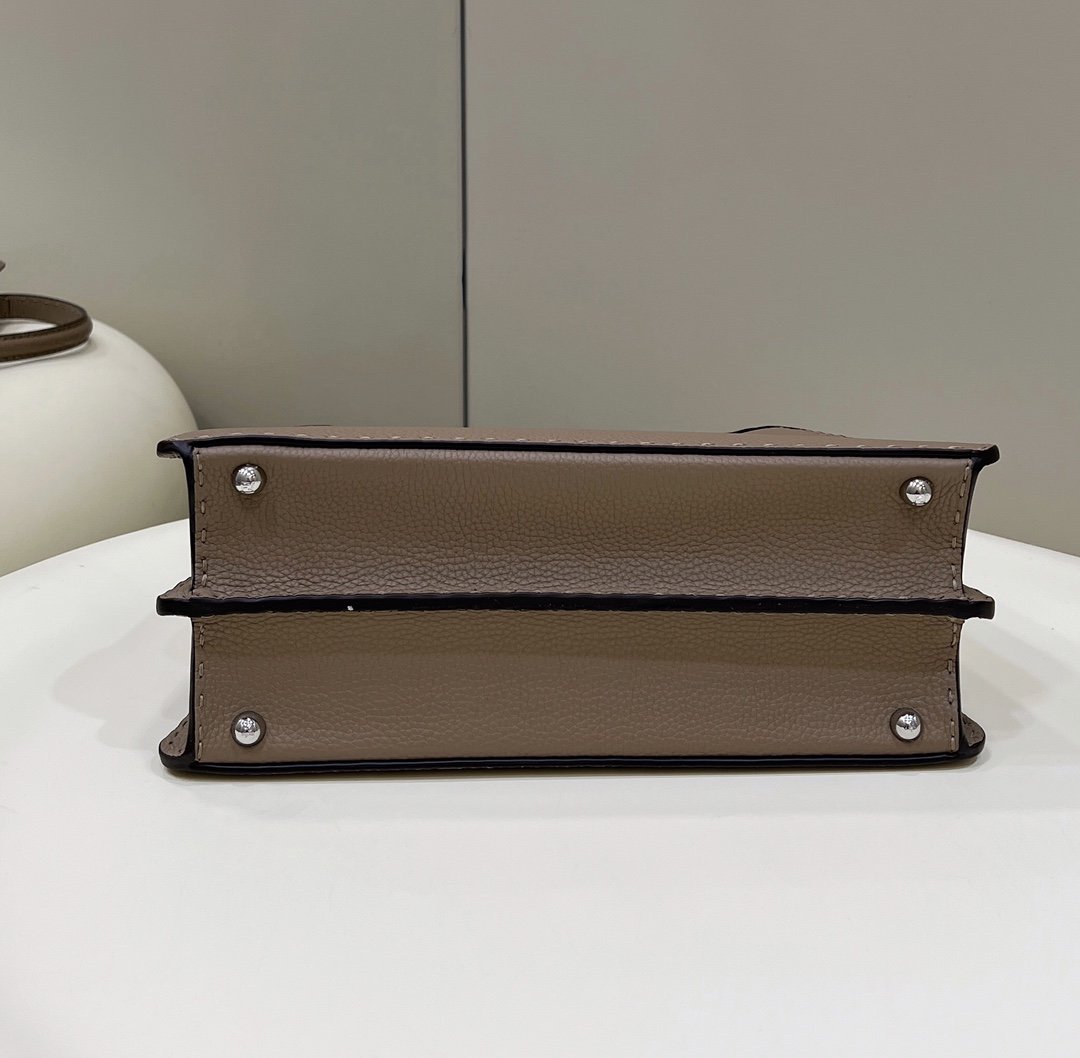 Fendi Peekaboo Iseeu Medium 33cm Brown