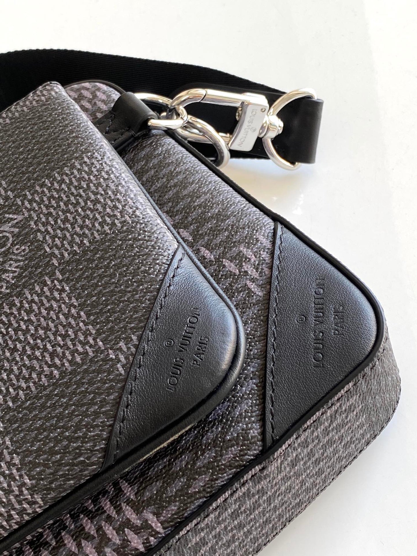 Louis Vuitton Trio Messenger 25cm