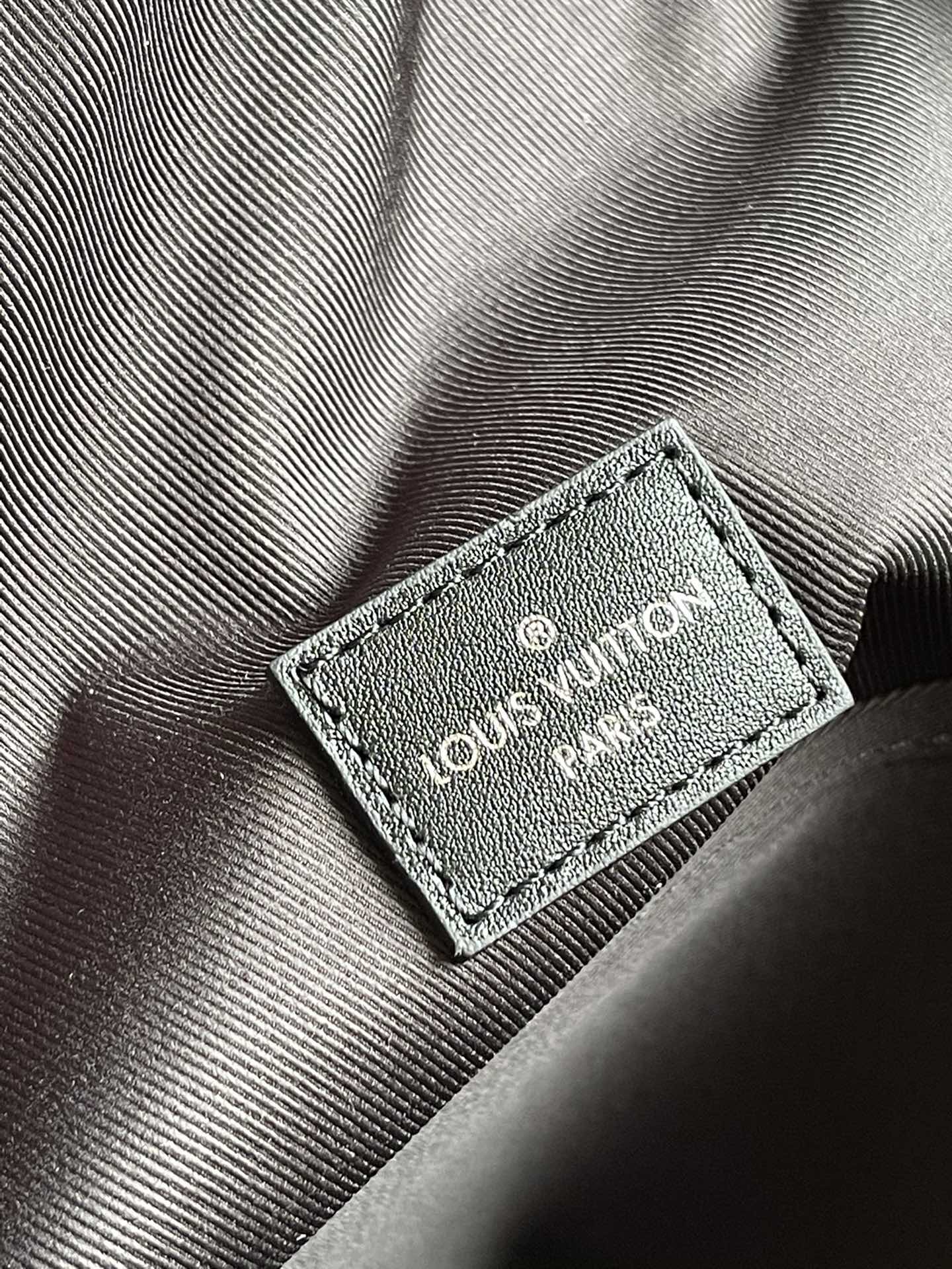 Louis Vuitton N50009 Campus Backpack 39cm