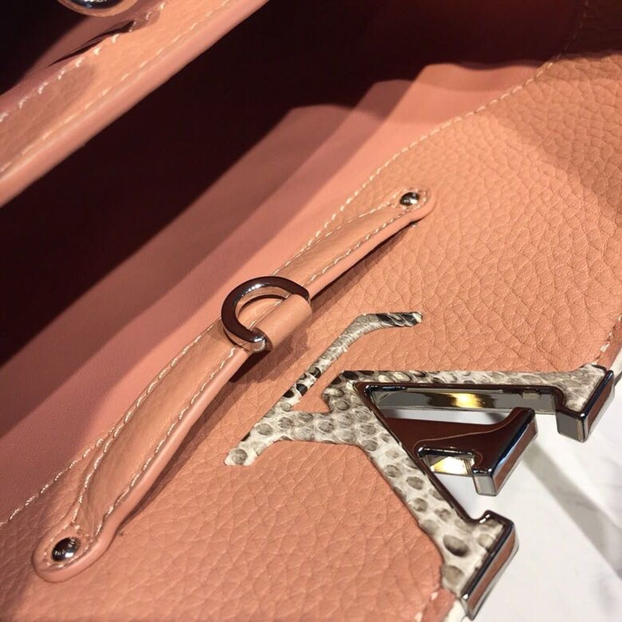 Louis Vuitton Capucines PM Bag 32cm Taurillon Leather Spring/Summer Collection N95383