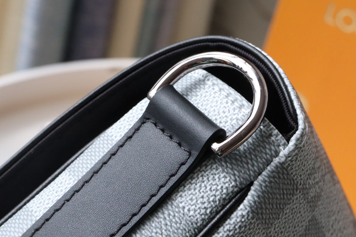 Louis Vuitton N50013 Studio Messenger 24cm