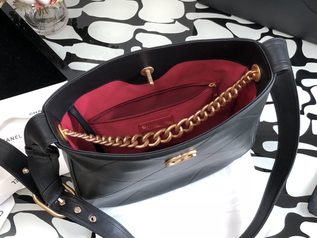 Chanel Co-Co Shoulder Bag With Gold Hardware Chain 29cm Black