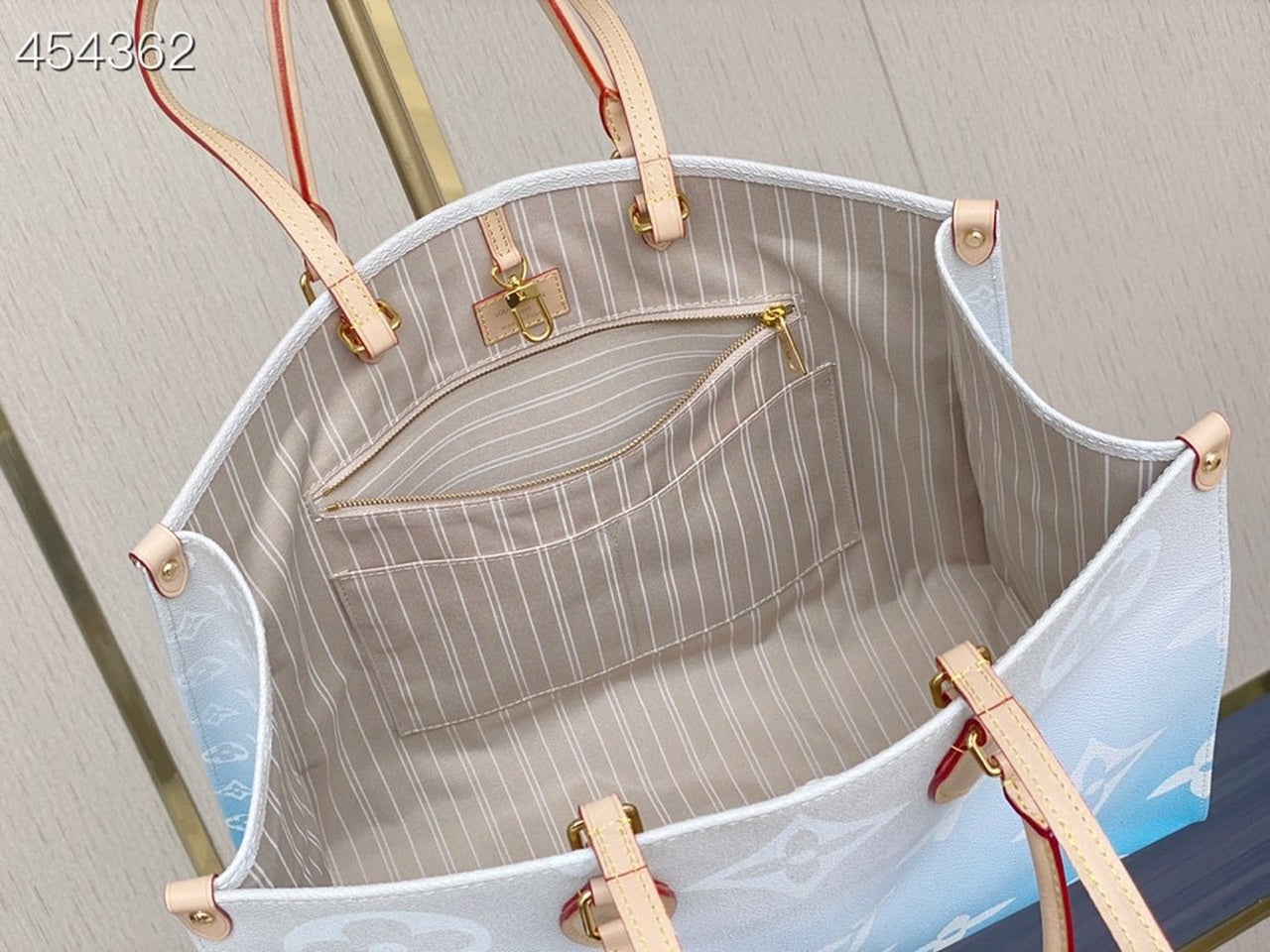 Louis Vuitton OnTheGo GM Bag 25cm Monogram Canvas Spring/Summer Collection M57639 Light Blue
