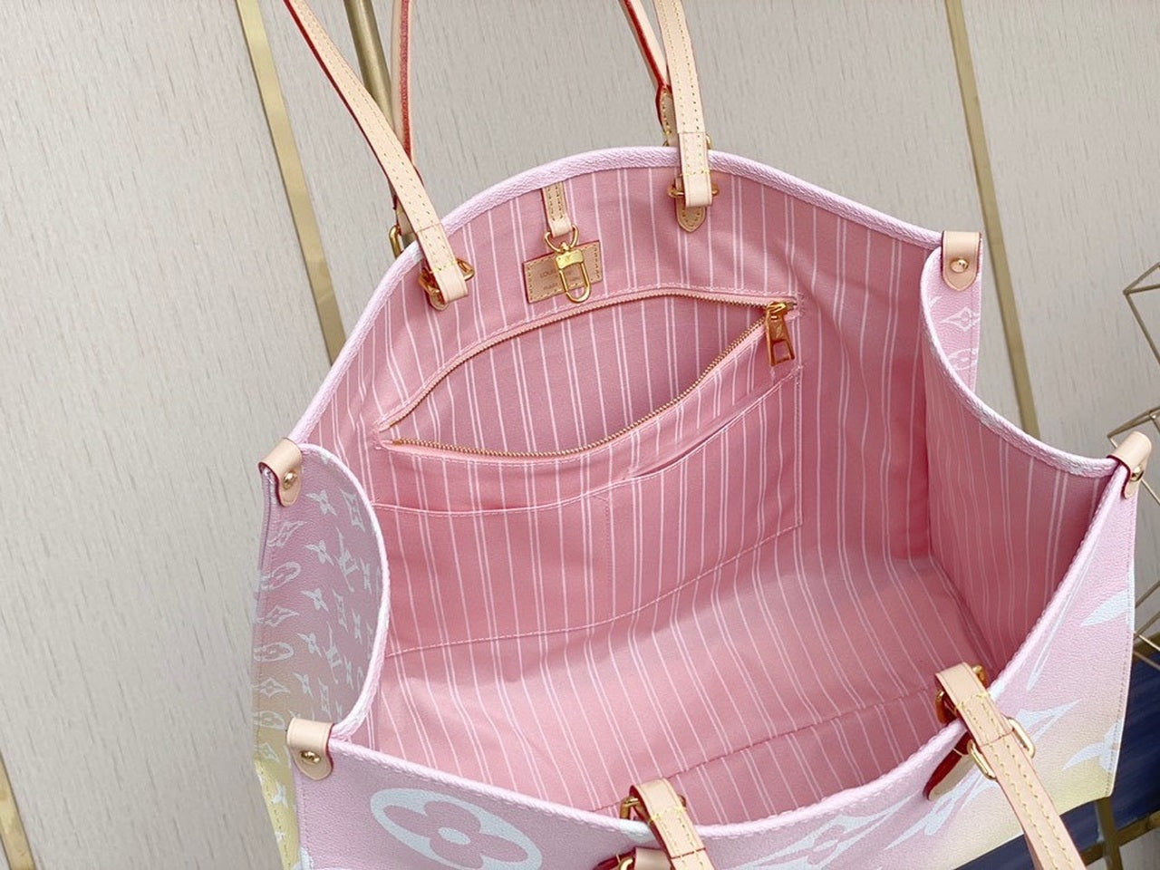 Louis Vuitton OnTheGo GM Bag 42cm Monogram Canvas Spring/Summer Collection M57641, Light Pink