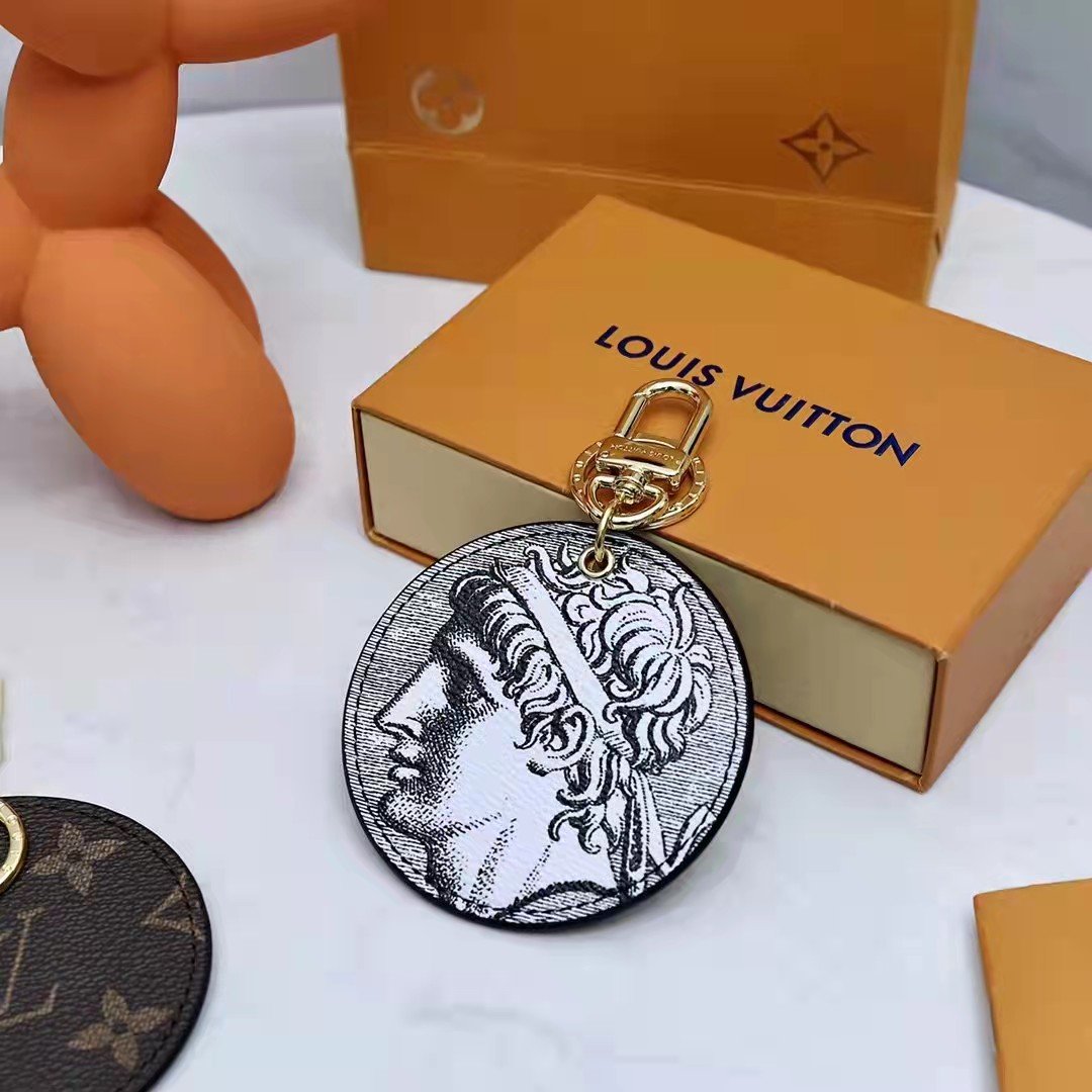 Louis Vuitton Cameo Coin Illustre Bag Charm And Key Holder