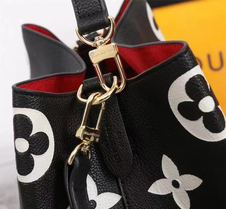 Louis Vuitton NeoNoe Bag 26cm Oversized Monogram Cowhide Leather Canvas Fall/Winter Collection M56889 Noir