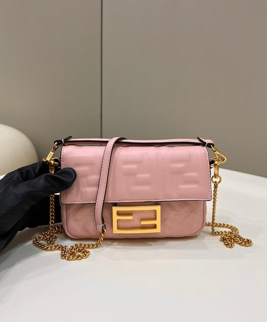 Fendi Baguette Bag 19cm Pink