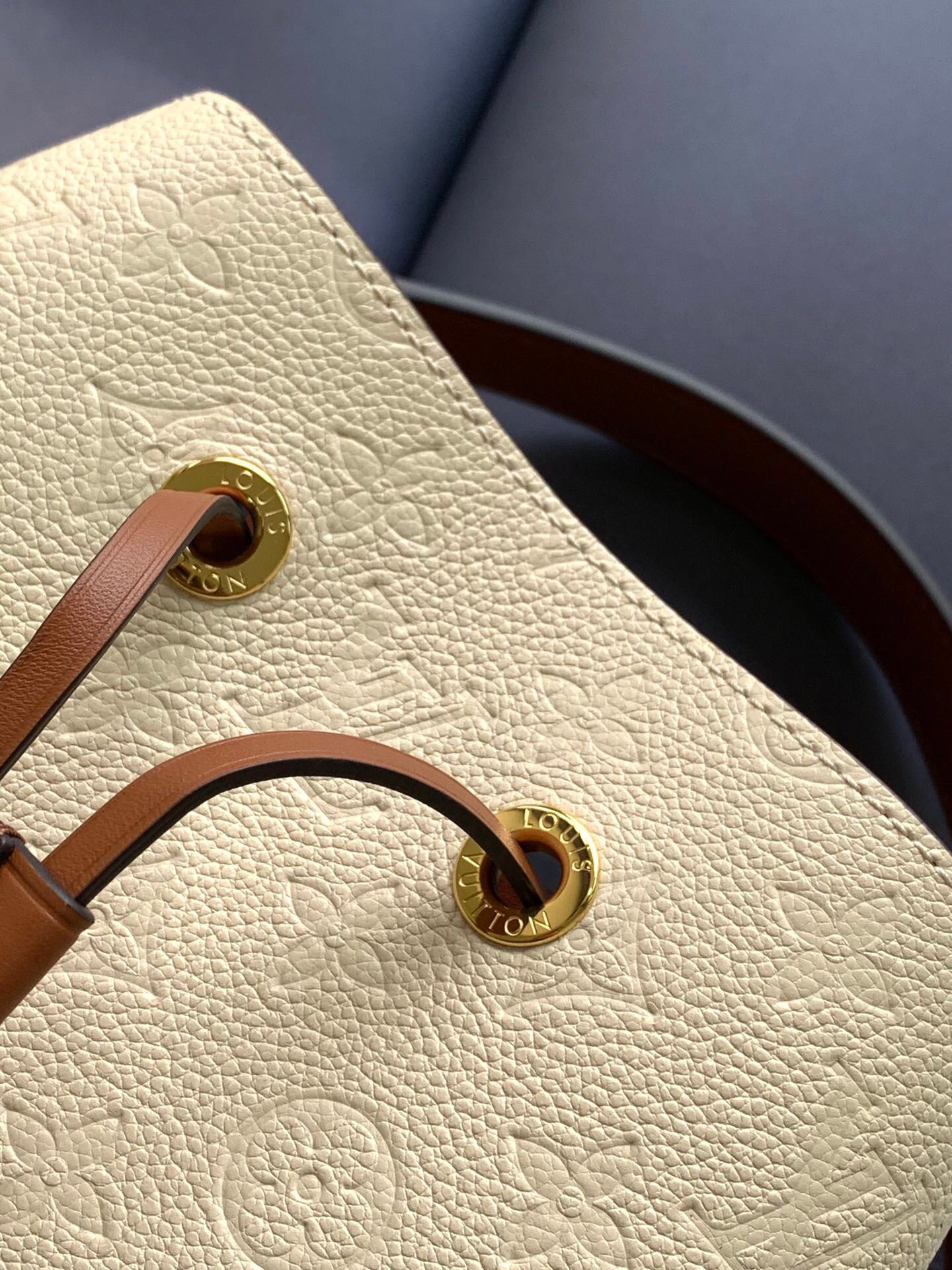 Louis Vuitton Crossbody Bags 26cm White