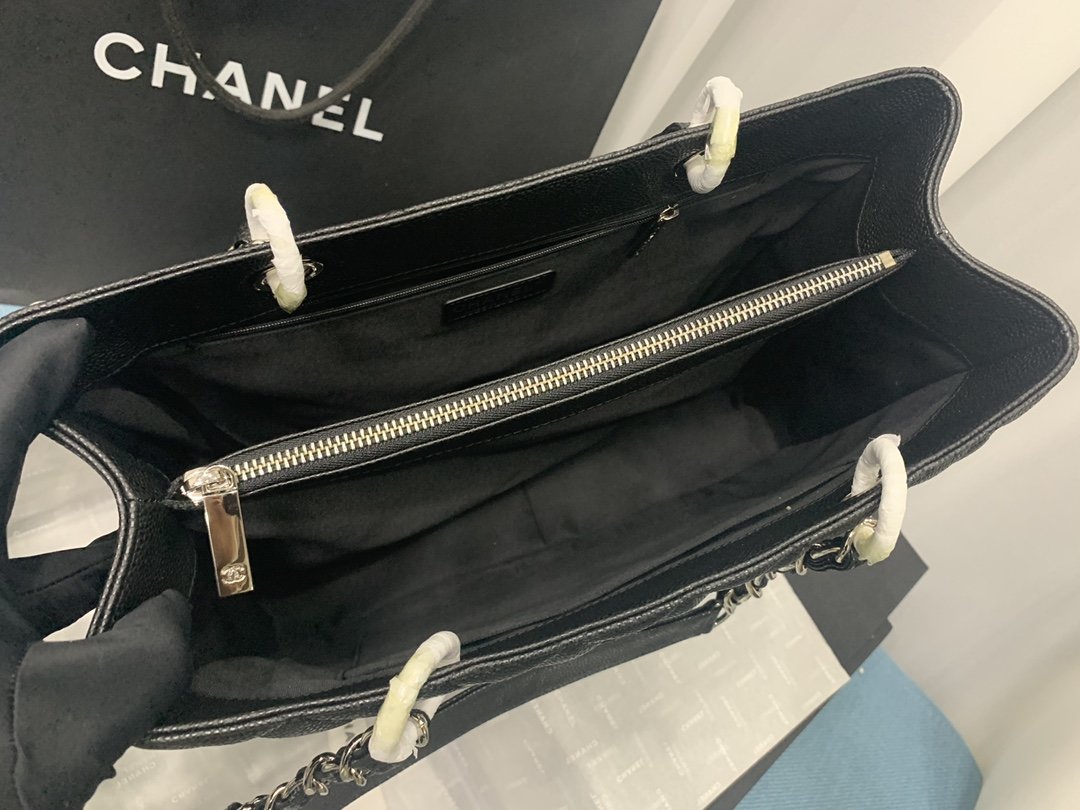 Chanel Tote Bag Spring Collection Gold Hardware 33cm Black