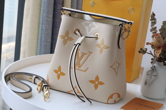 Louis Vuitton NoNo BB 20cm Cream
