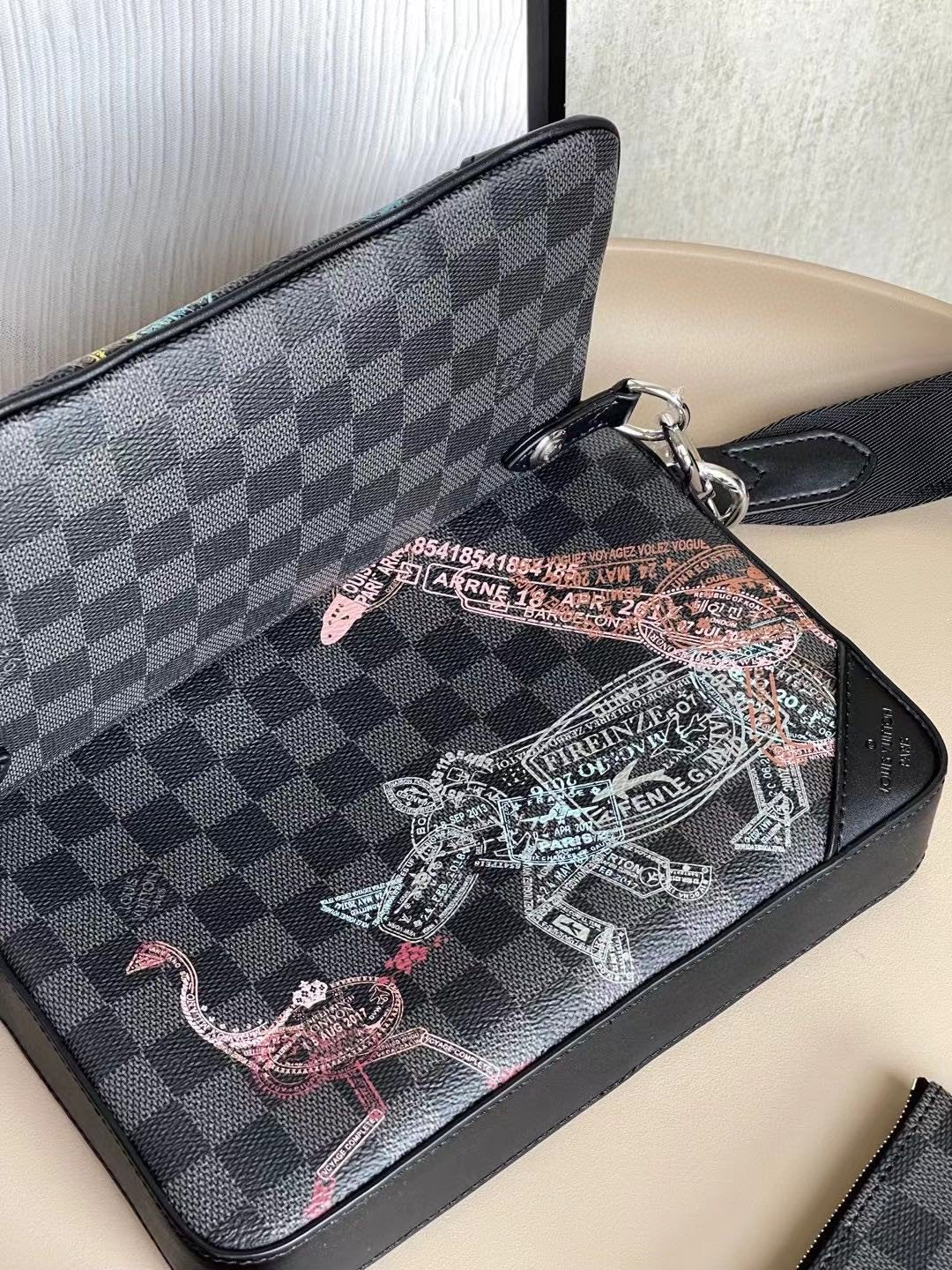 Louis Vuitton Gaston Wearable Wallet 22cm