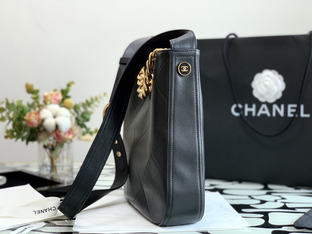Chanel Co-Co Shoulder Bag With Gold Hardware Chain 29cm Black