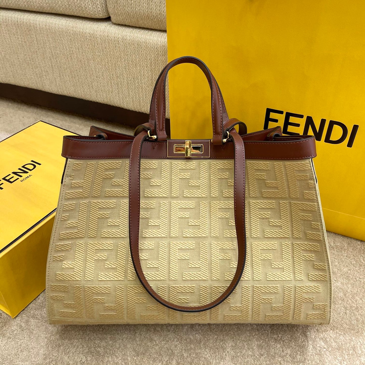 Fendi Peekaboo X-tote Bag 41cm Cream