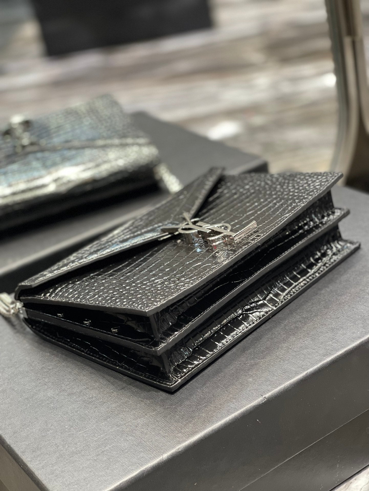 Saint Laurent Cassandra Medium Chain Bag In Grain De Poudre Embossed 22cm Black