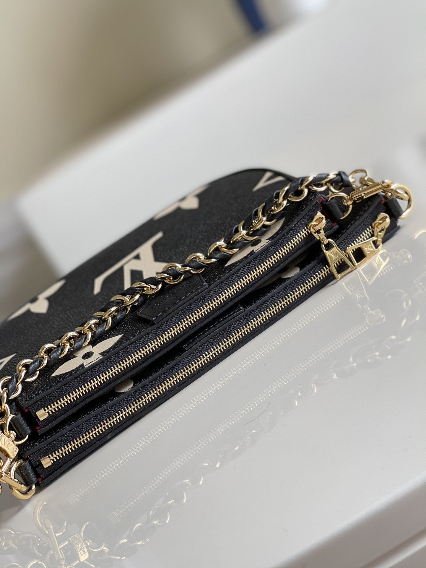 Louis Vuitton Hand Bag 24cm Black