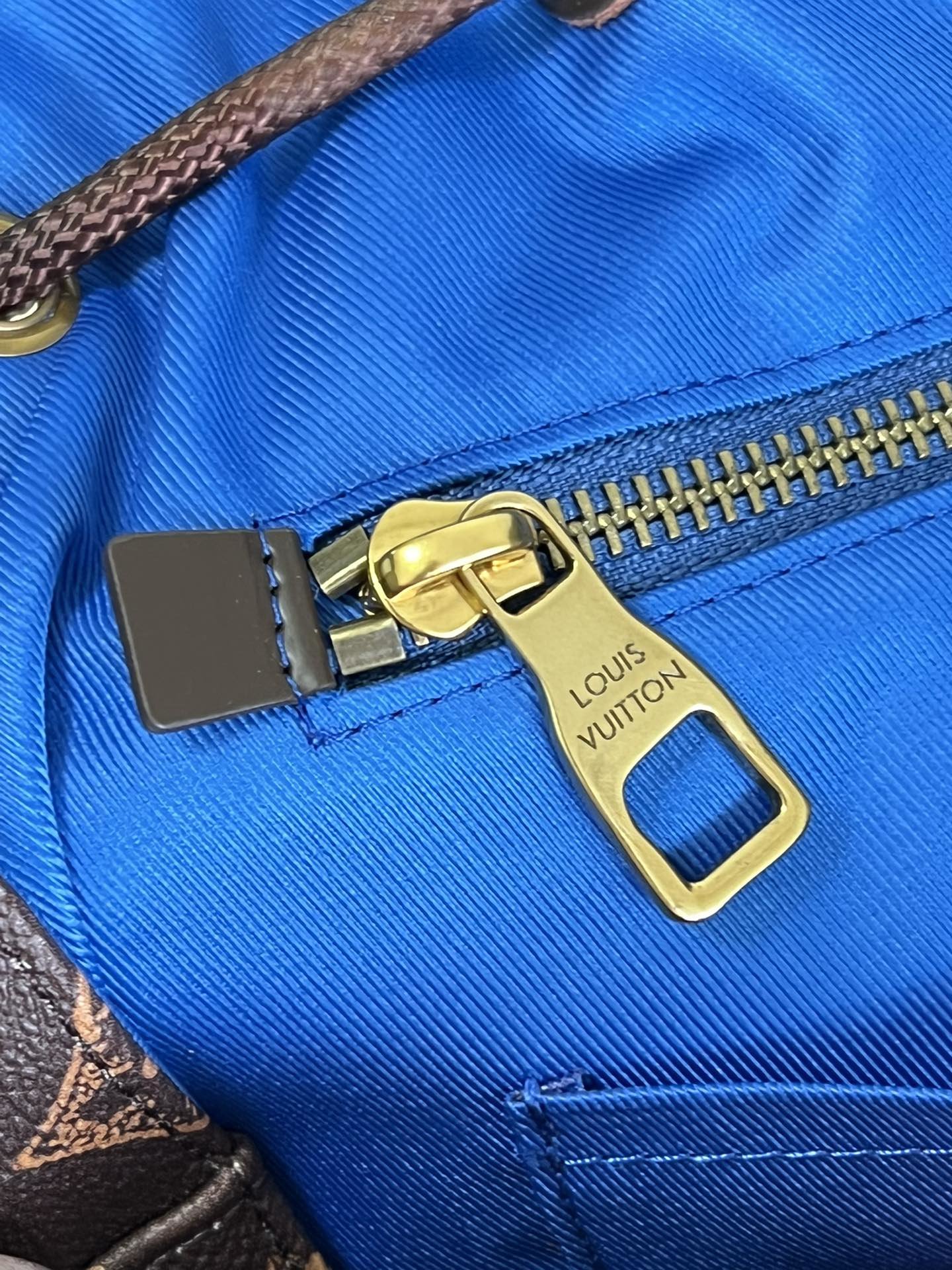 Louis Vuitton M59662 Christopher 44cm
