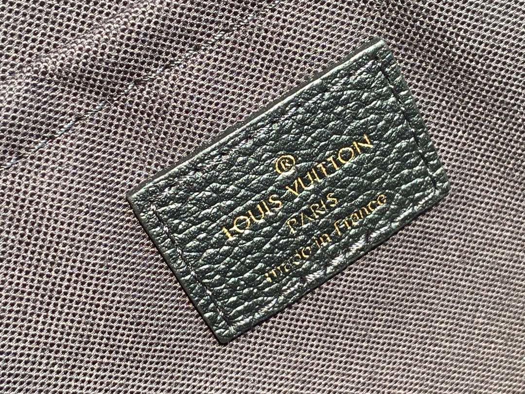 Louis Vuitton Clutch 30cm Black