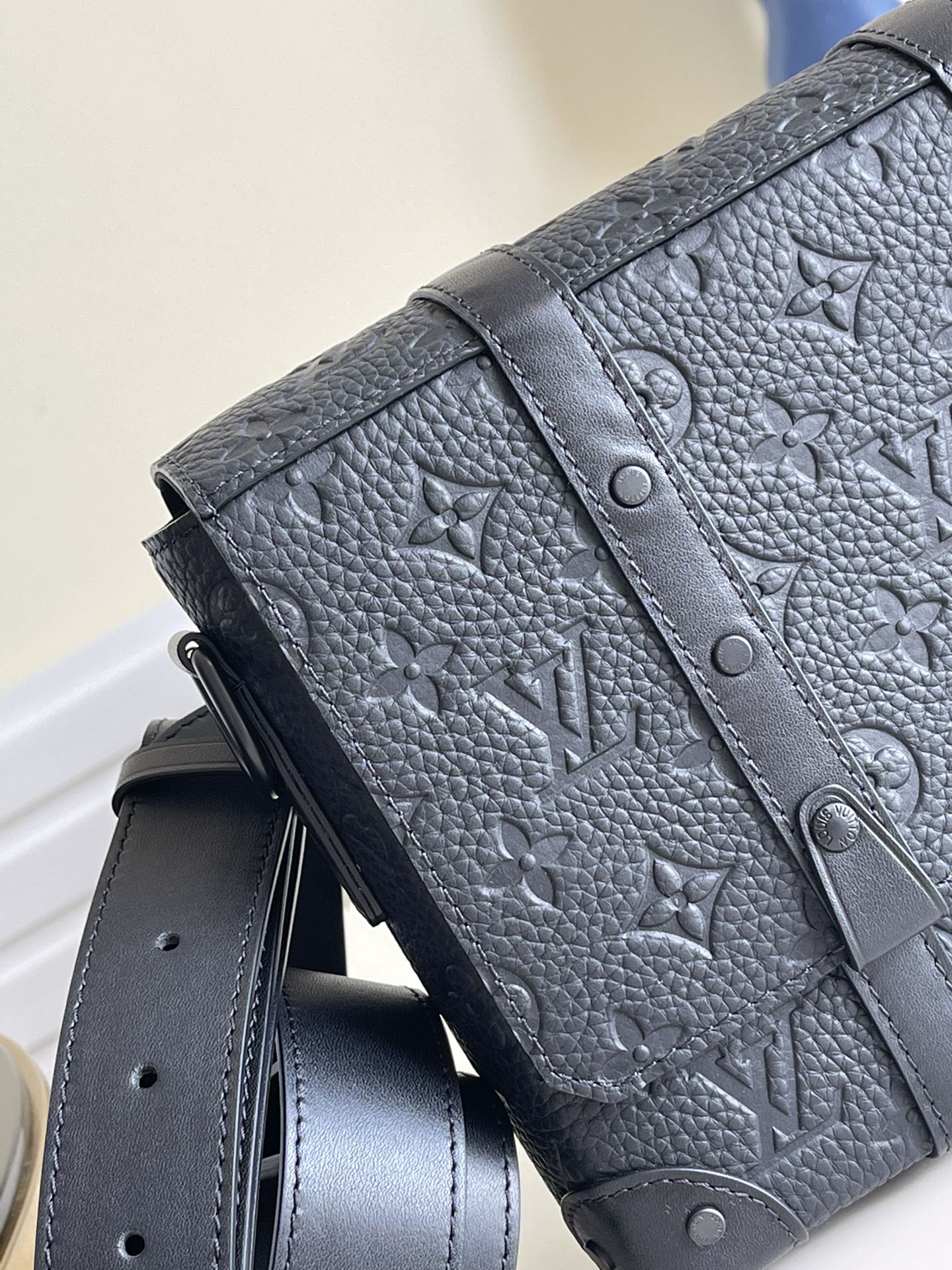 Louis Vuitton M57726 Trunk Messenger 24cm