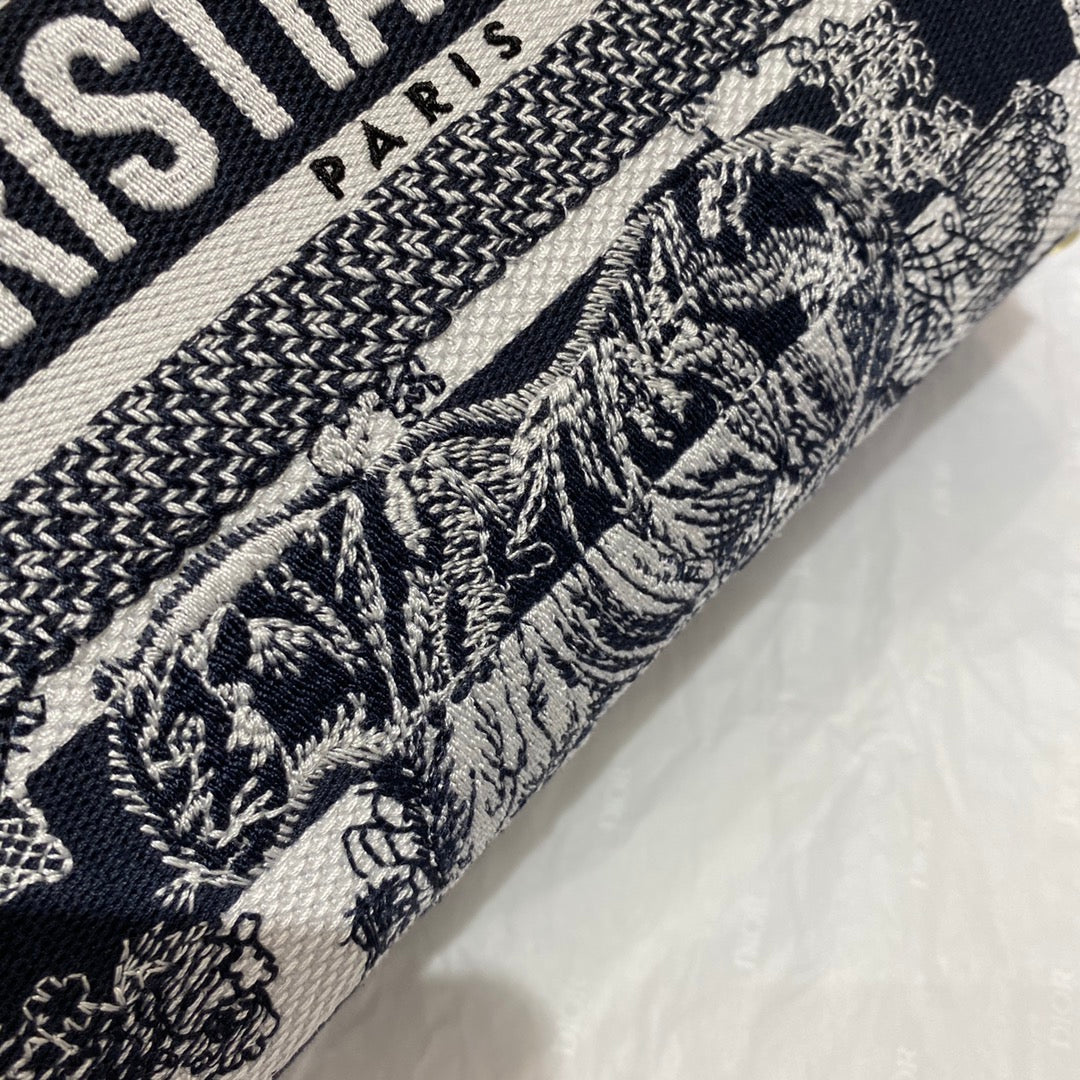 Christian Dior Medium Lady Dior Bag 24cm