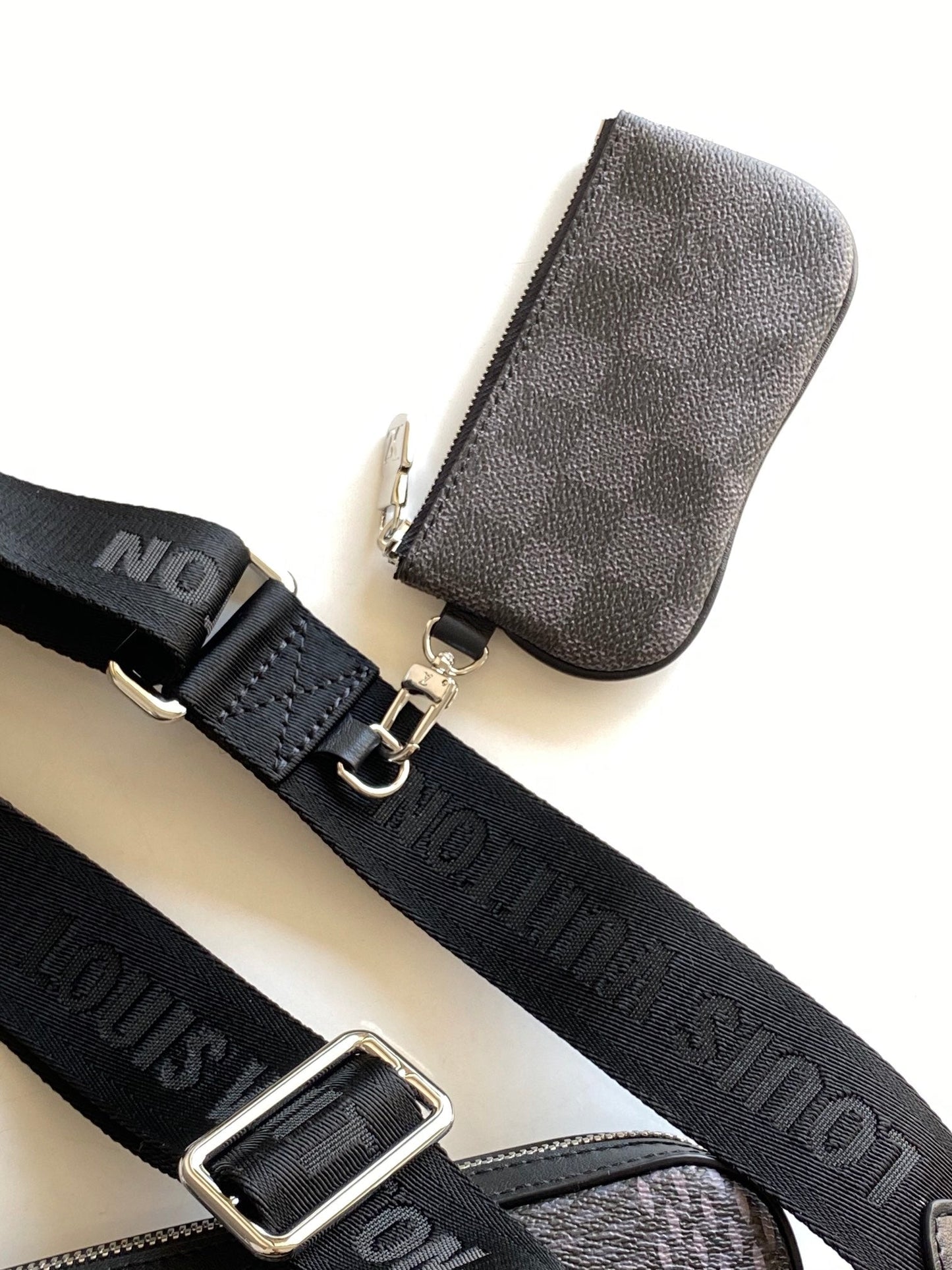 Louis Vuitton Trio Messenger 25cm