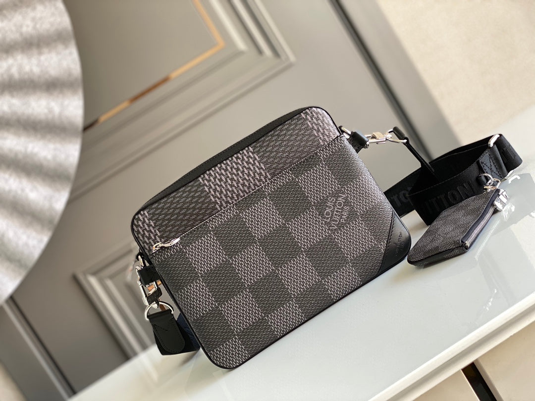 Louis Vuitton Trio Messenger 25cm