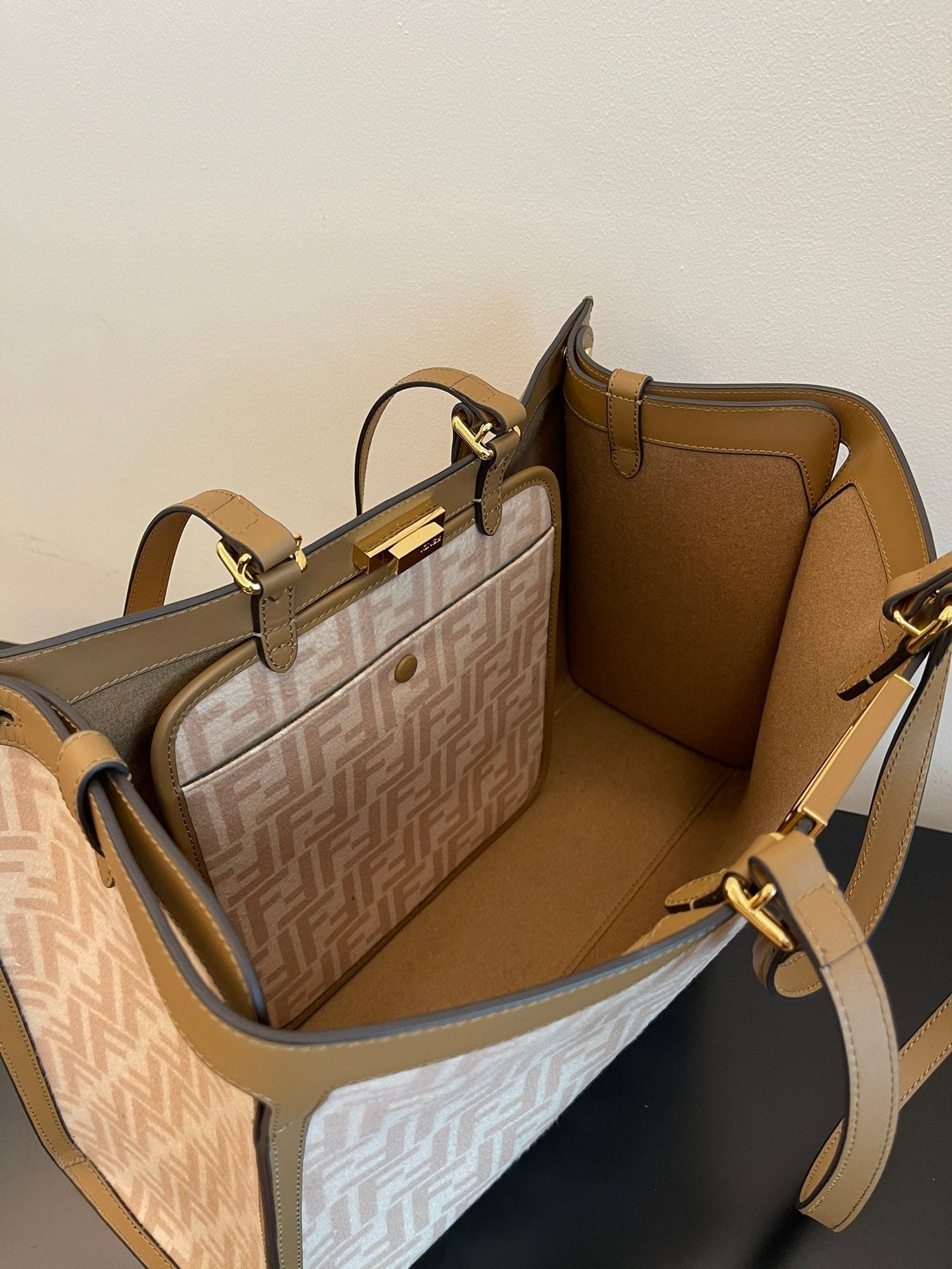 Fendi Peekaboo X-tote Bag 41cm Beige