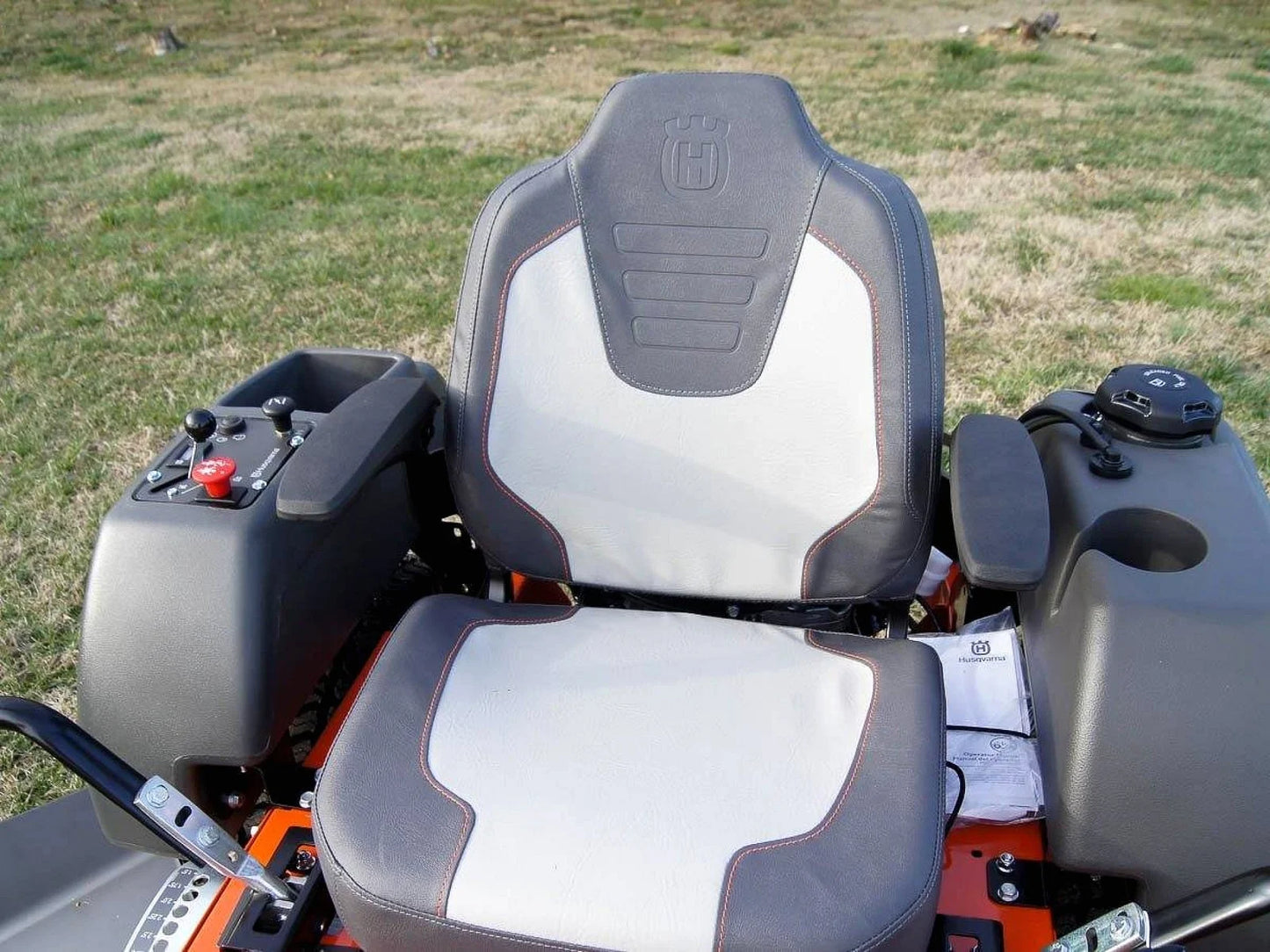 Husqvarna MZ61 61″ Zero Turn Lawn Mower 24HP KAW (Scratch and Dent)