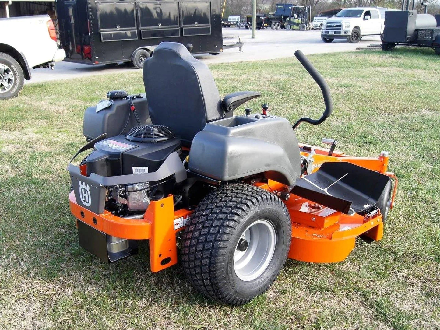 Husqvarna MZ61 61″ Zero Turn Lawn Mower 24HP KAW (Scratch and Dent)